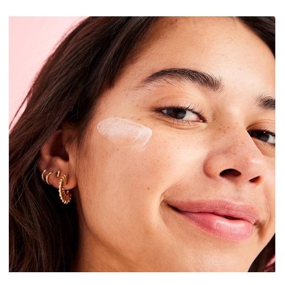 First Aid Beauty Coconut Skin Smoothie Priming Moisturizer - Picture 5 of 5